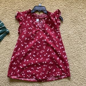 dark pink/maroon top